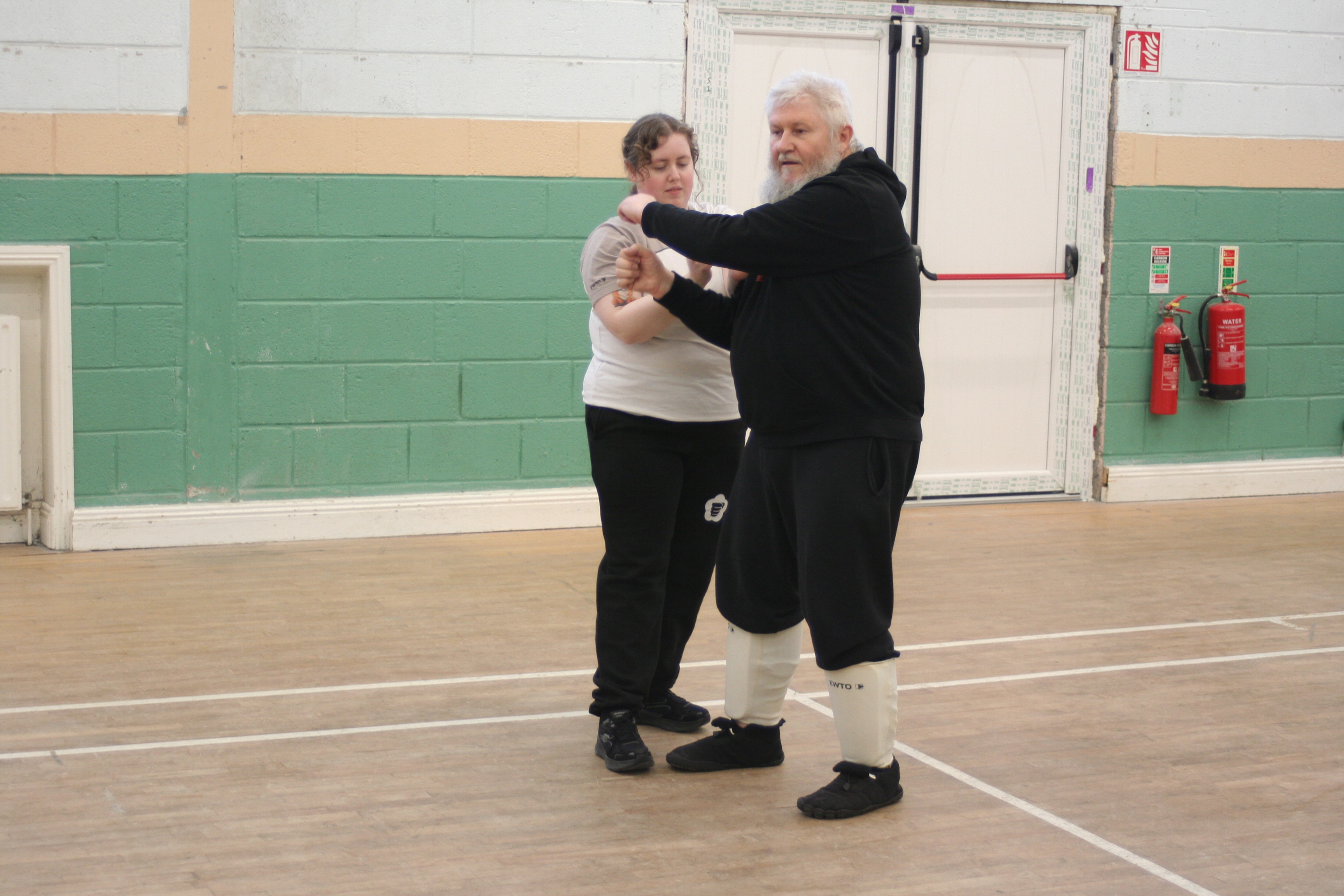 Sifu Tausend demonstrating the importance of a good flank position
